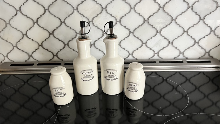 Condiments set thumbnail