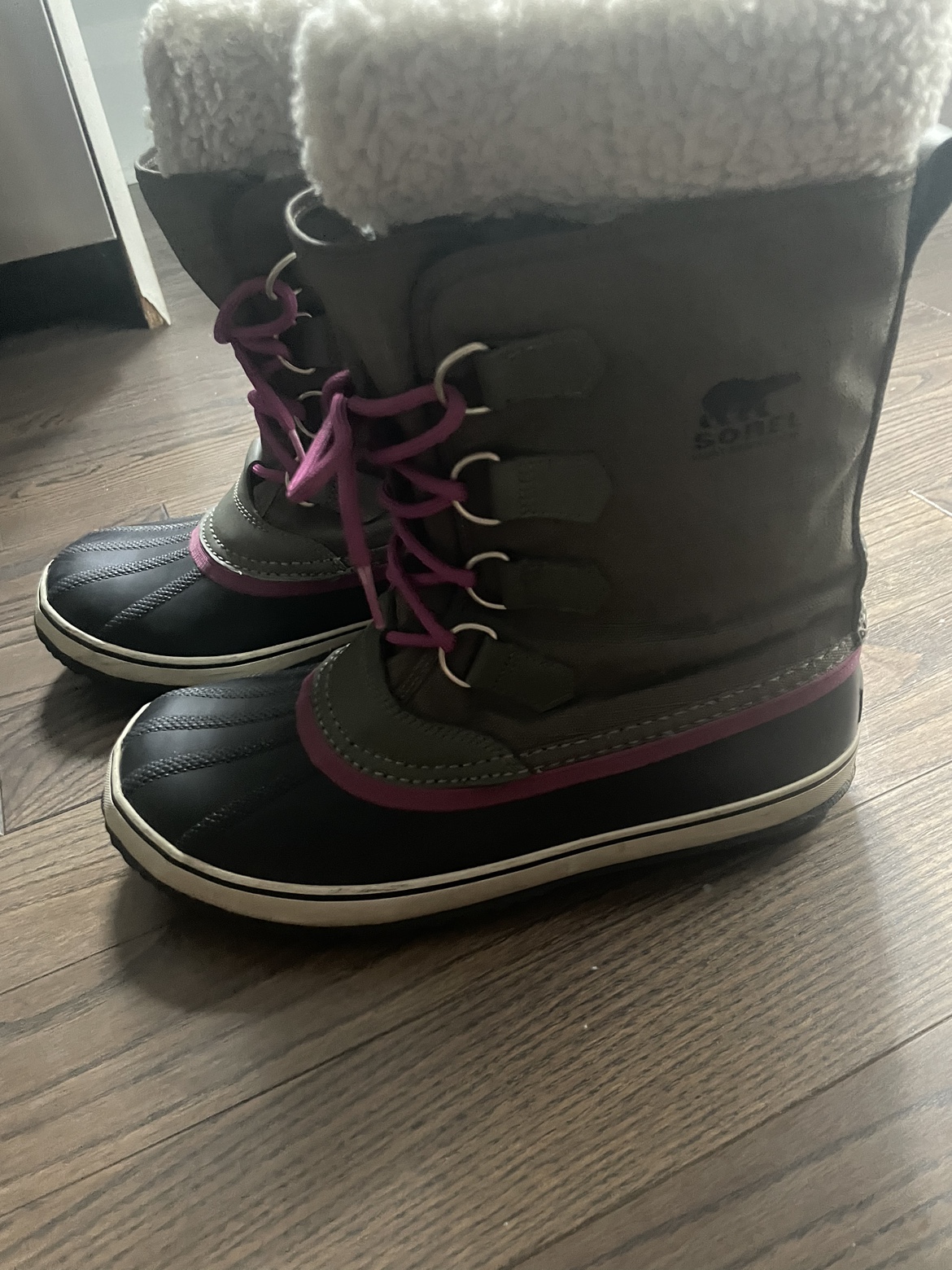 Sorel Winter Boots  - Women’s Size 10 thumbnail