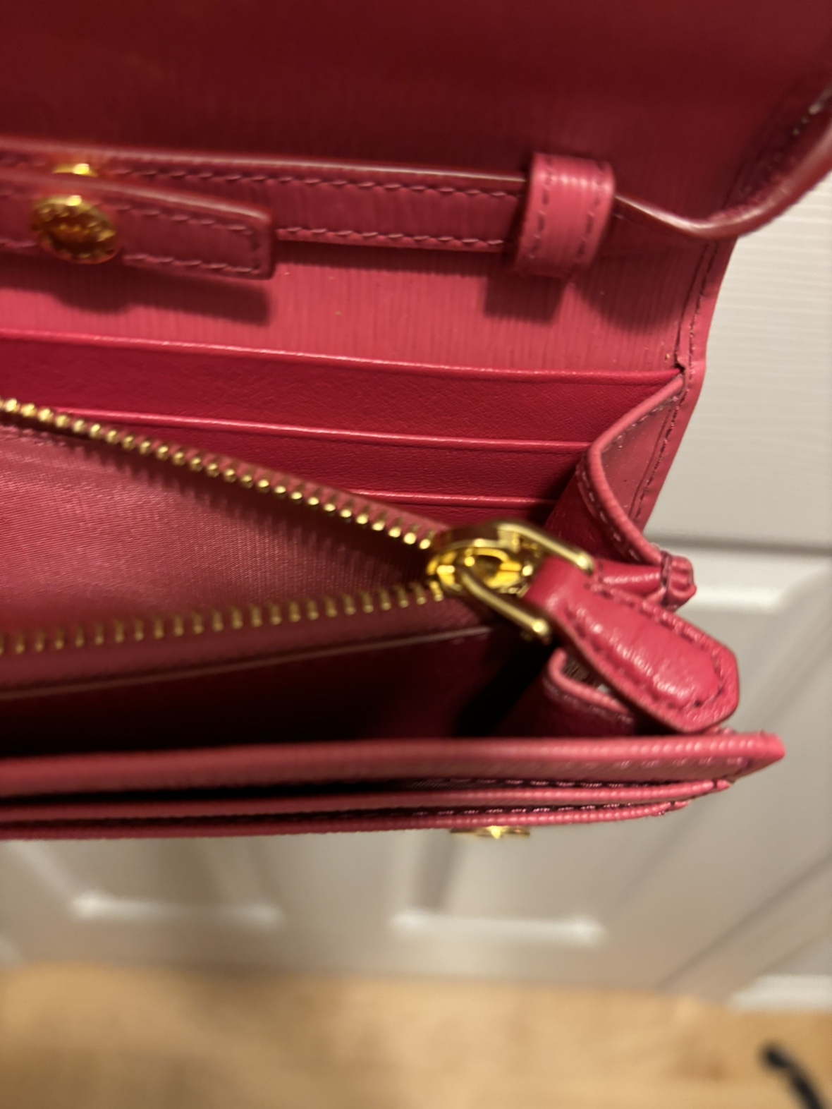 Prada wallet on chain (Authentic) image indicator(7)