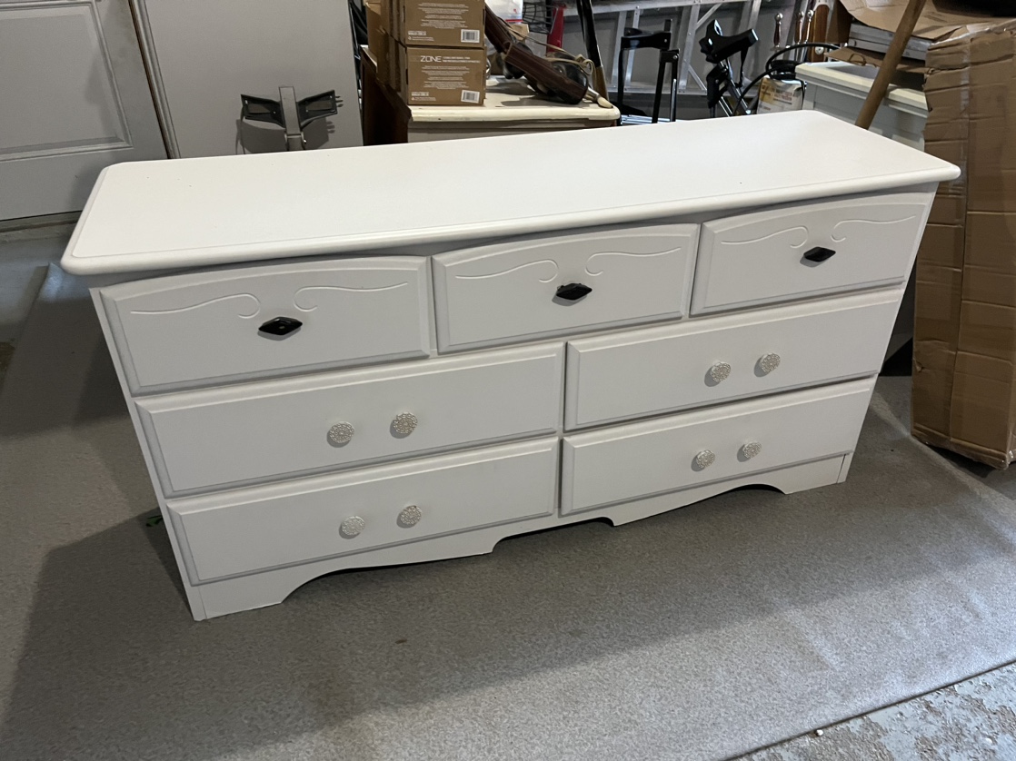 White dresser - photo 2