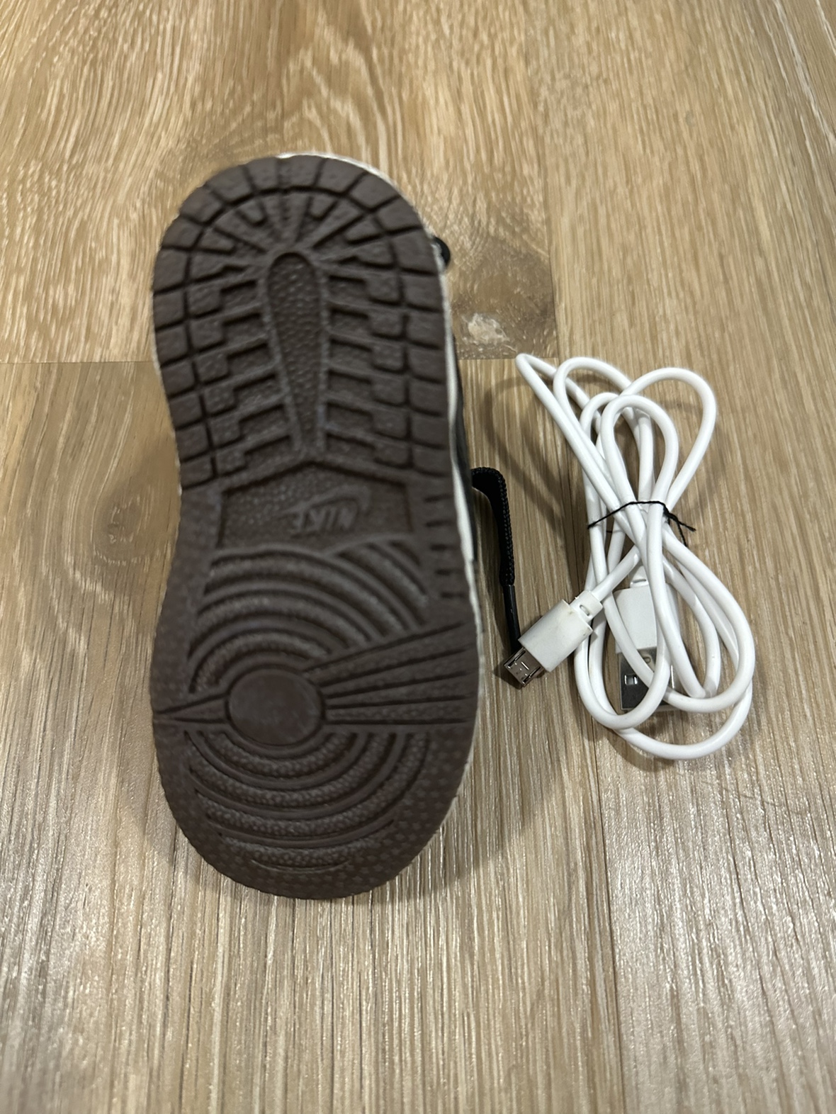 Air Jordan 1 Travis Scott Portable Charger - Excellent Condition - photo 5