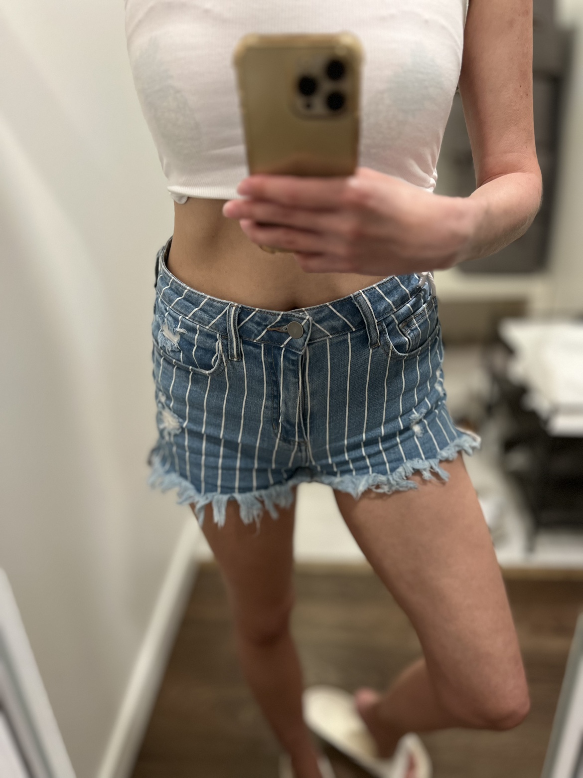 Jean shorts image indicator(4)