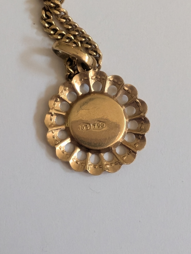 Solid 18 Karat Gold Mother Mary Necklace - photo 4