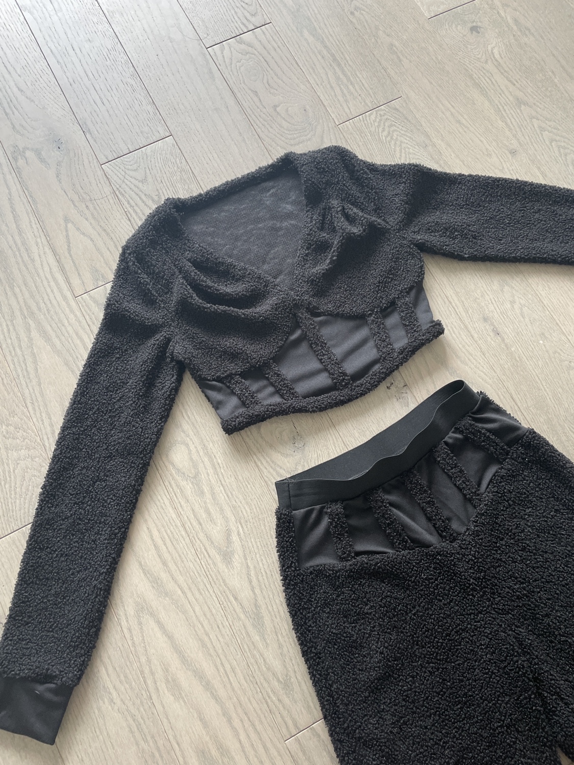 Black sweater set image indicator(2)