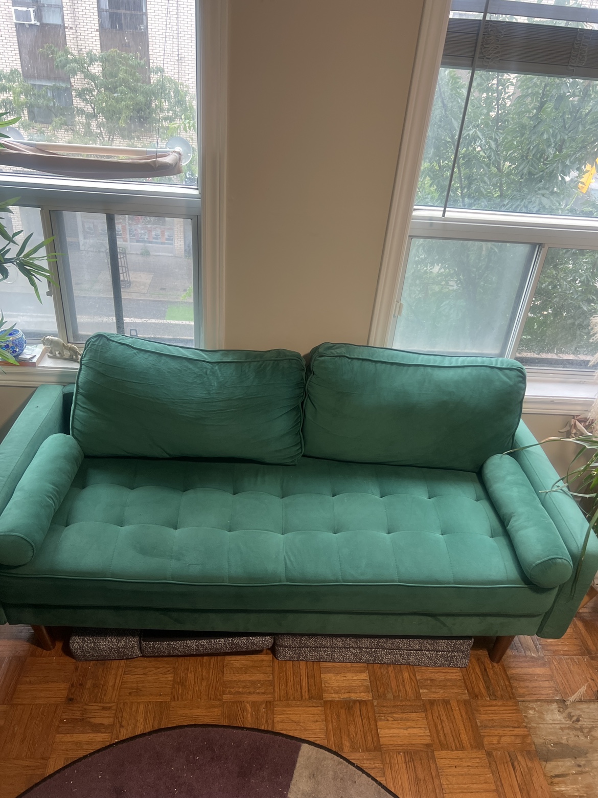 Green couch - photo 2