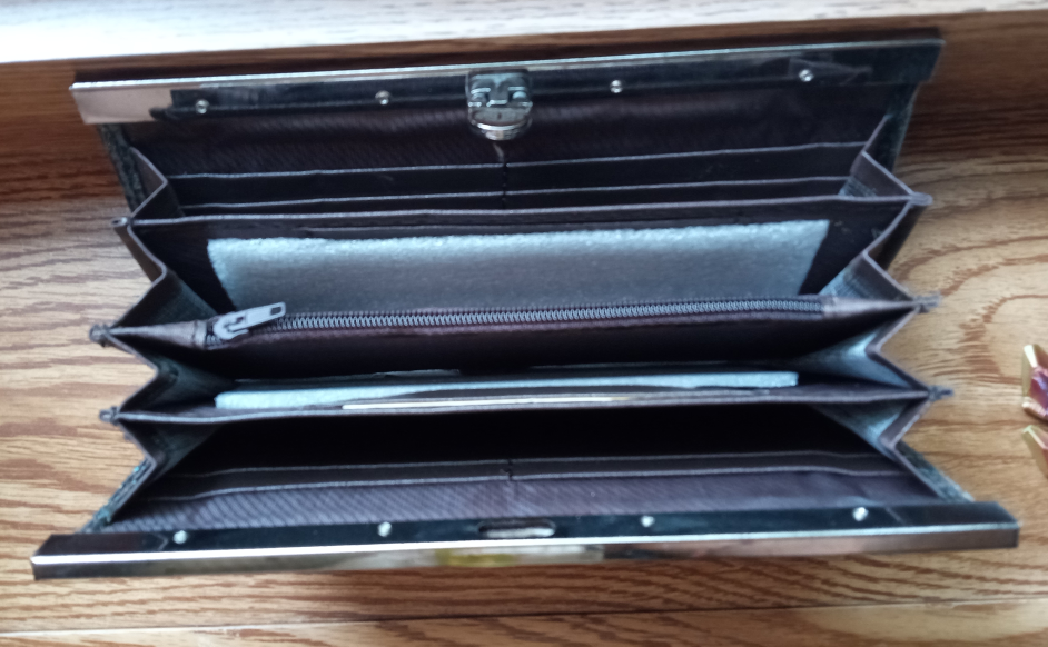 Wallet (brand new, teal, faux crocodile) image indicator(2)