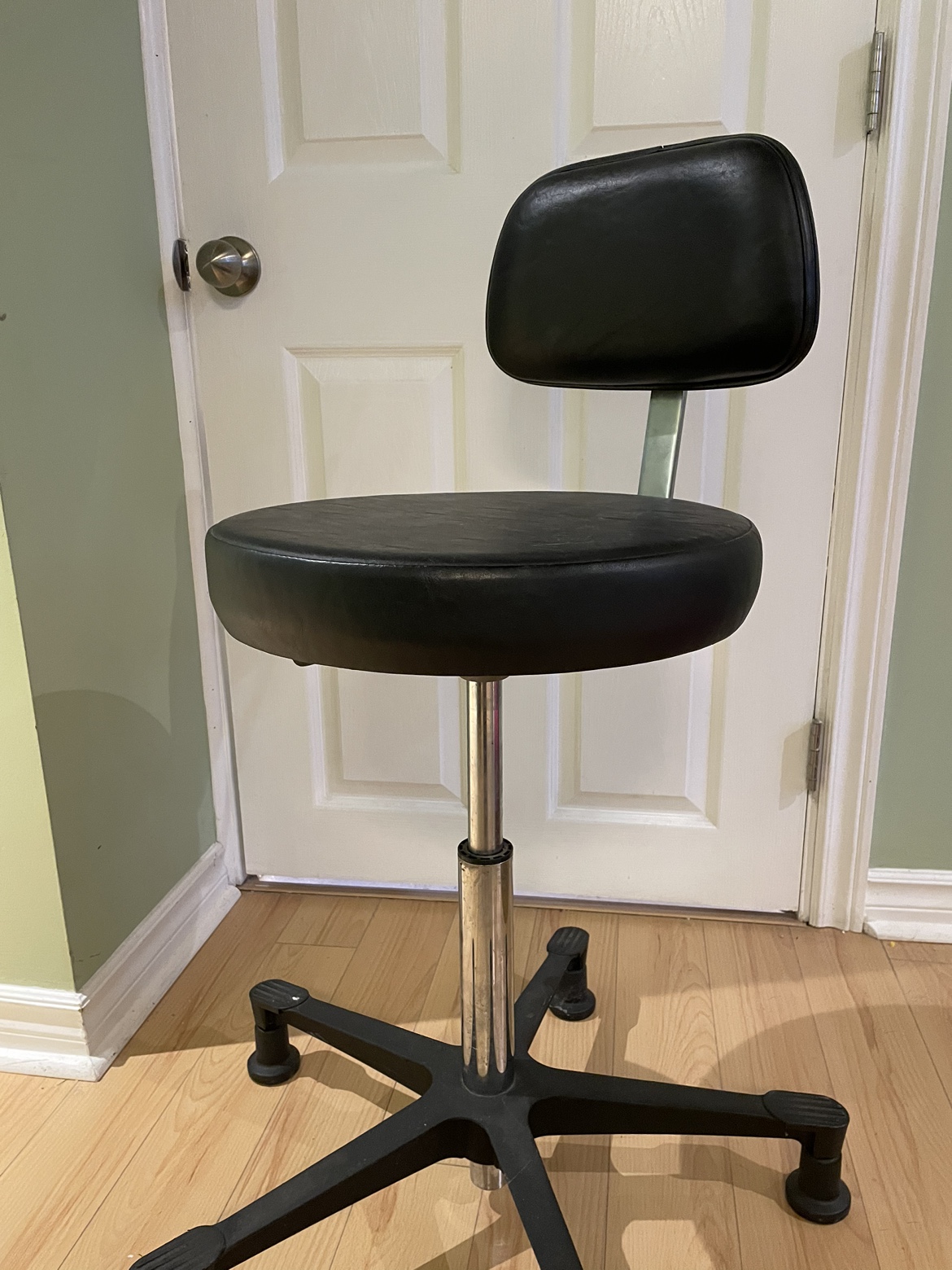 Swivel Chair thumbnail