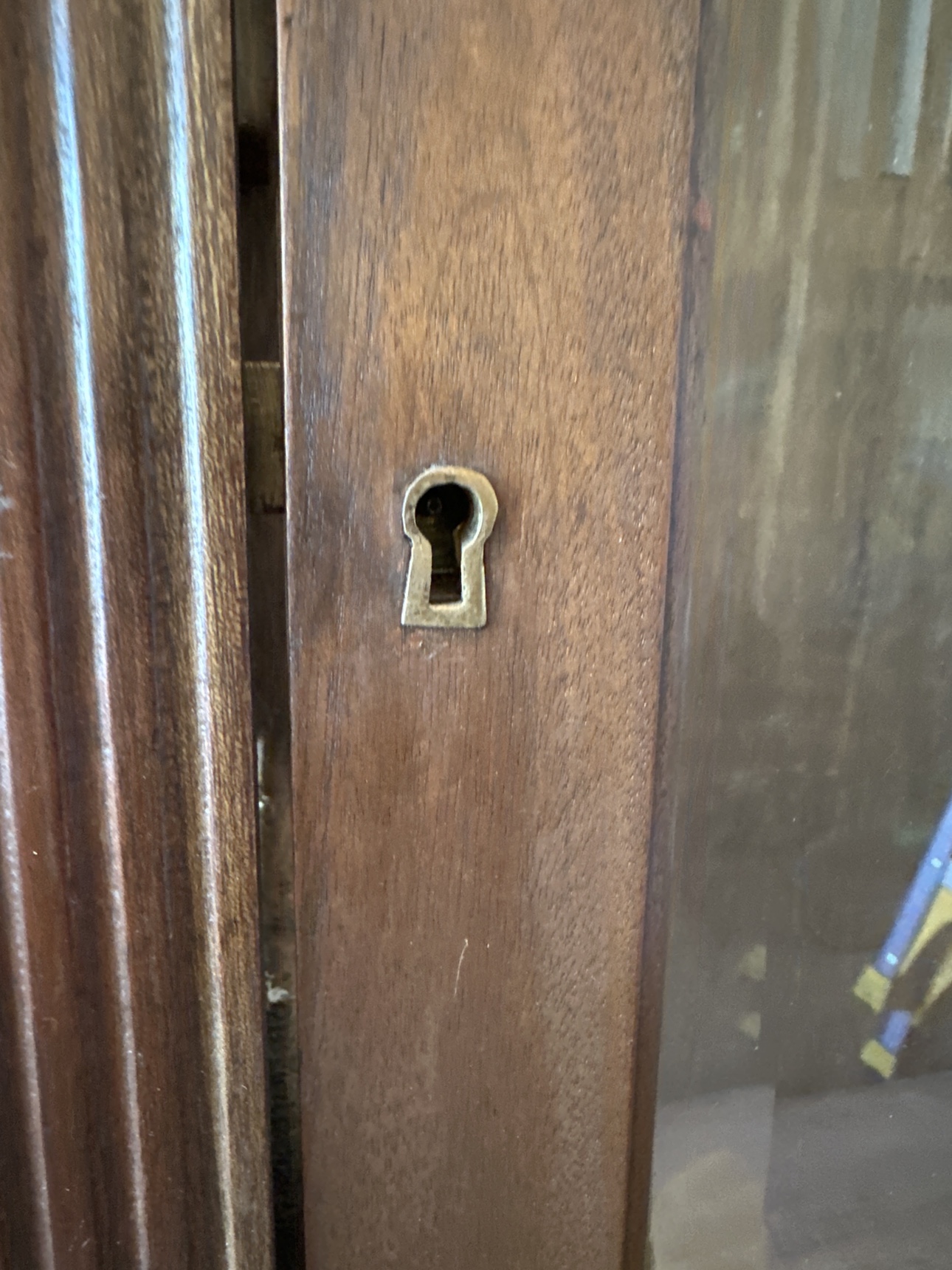 Antique China cabinet - photo 3
