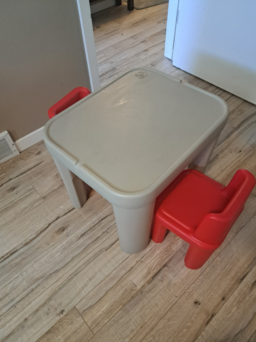 Step 2 Kids Table and Chairs