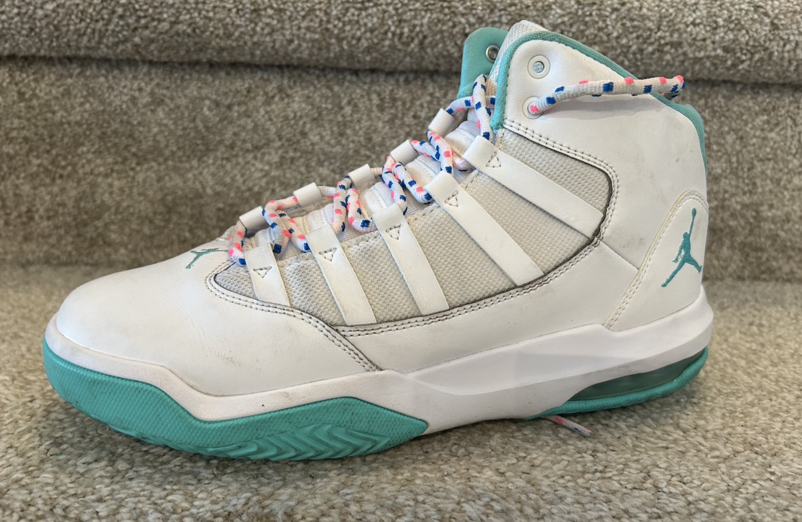 Nike Jordan Max Aura- ladies/youth/girls image indicator(3)