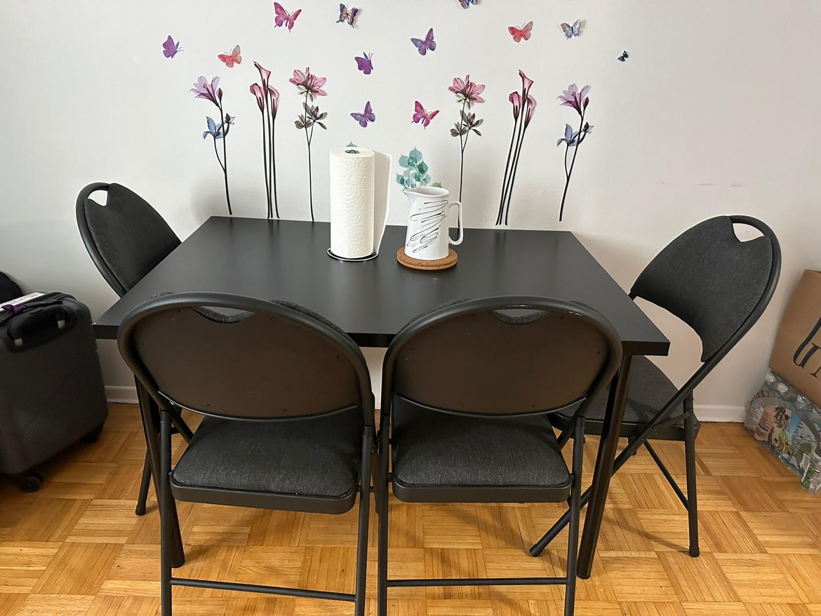 Dining table with 4 chairs thumbnail
