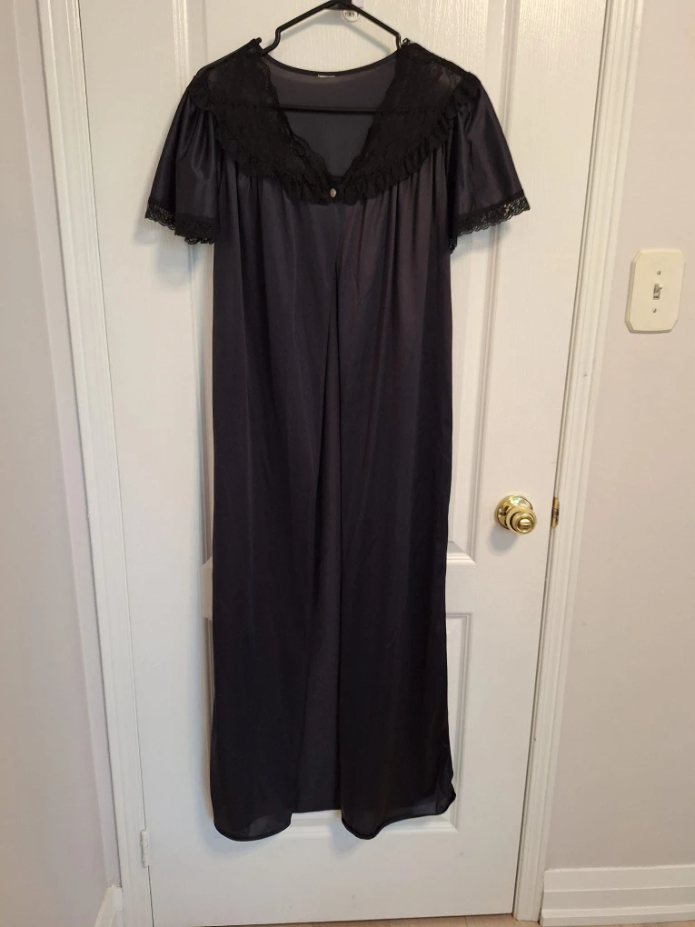 Nice 2 pc Night Dress / Sleep Wear image indicator(3)