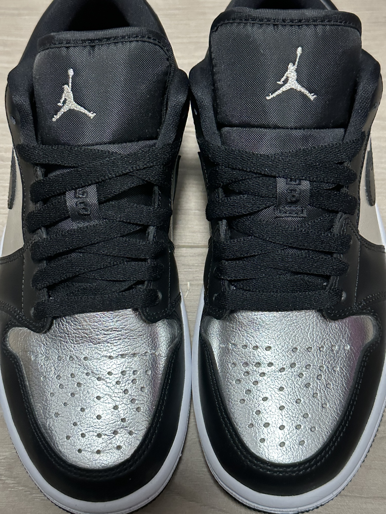 Jordan 1 Low SE Black Metallic Silver - photo 4