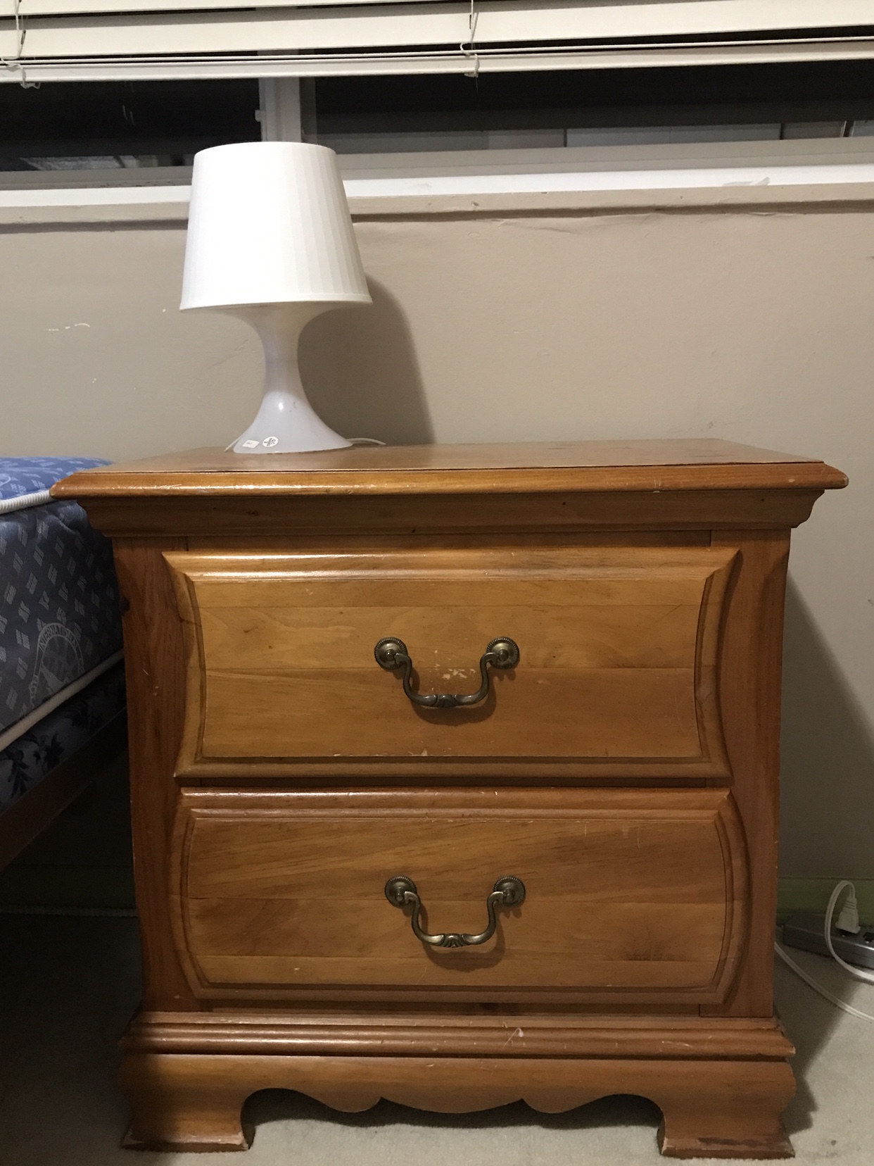 Night stand/Bedside table-moving sale w/ free lampshade