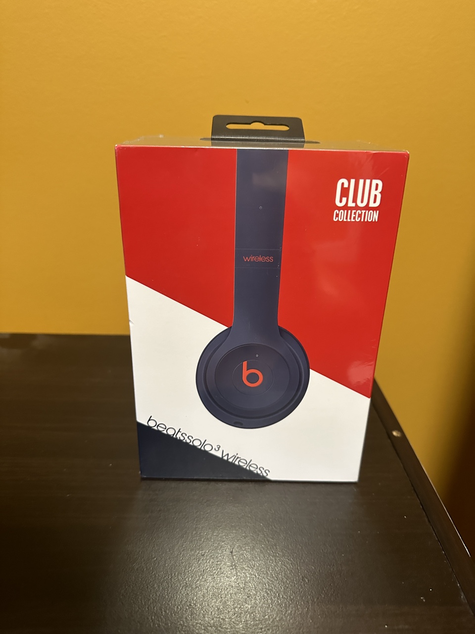 Apple Beats Solo3 wireless On-Ear headphones