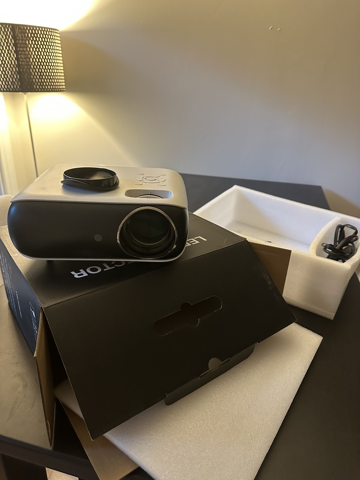 Projector Happrun H1 1080P LED, perfect condition thumbnail