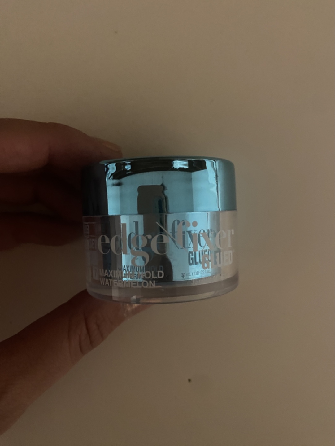 Kiss Edge Fixer Glued Maximum Hold Watermelon 1 Oz image indicator(4)