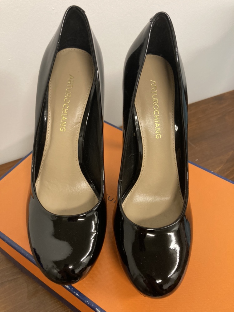 Arturo Chiang Black Heels