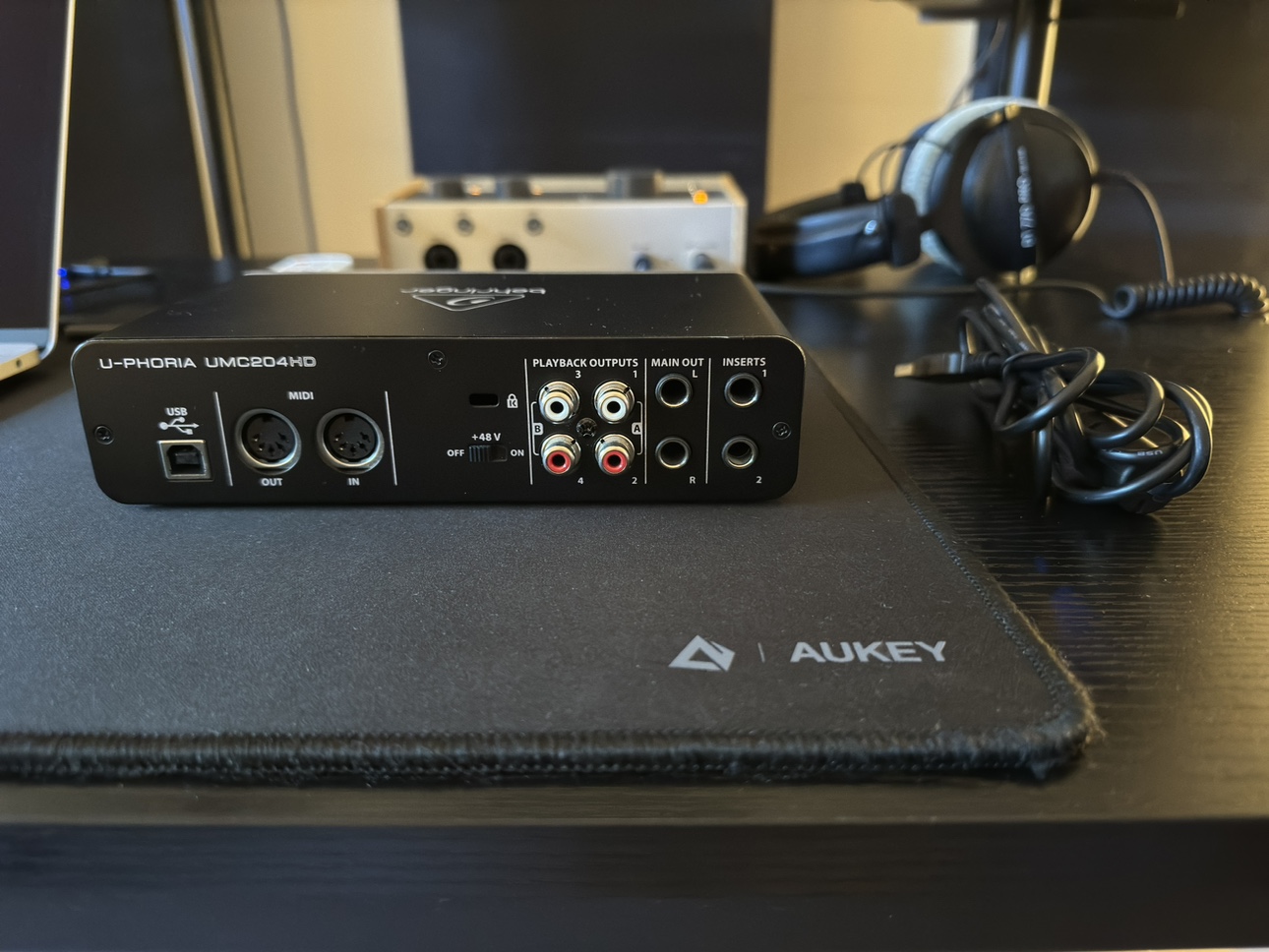 Behringer UMC204HD - photo 2