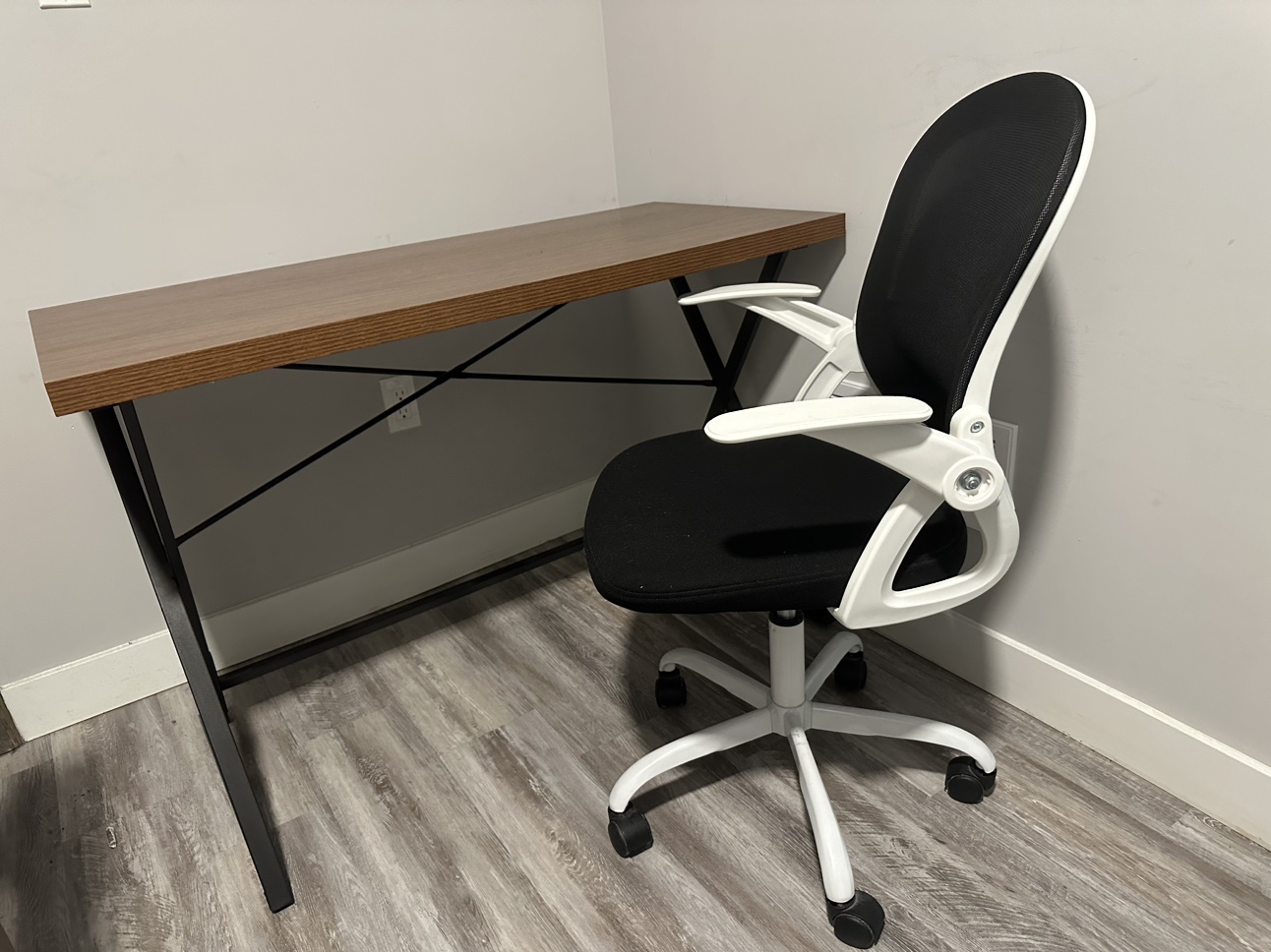 Study table and ergonomic chair set - photo 4