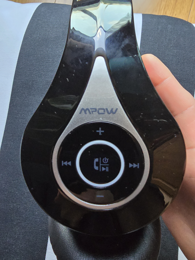 Mpow BH059A Bluetooth Over Ear Headphones - Black/Red image indicator(2)