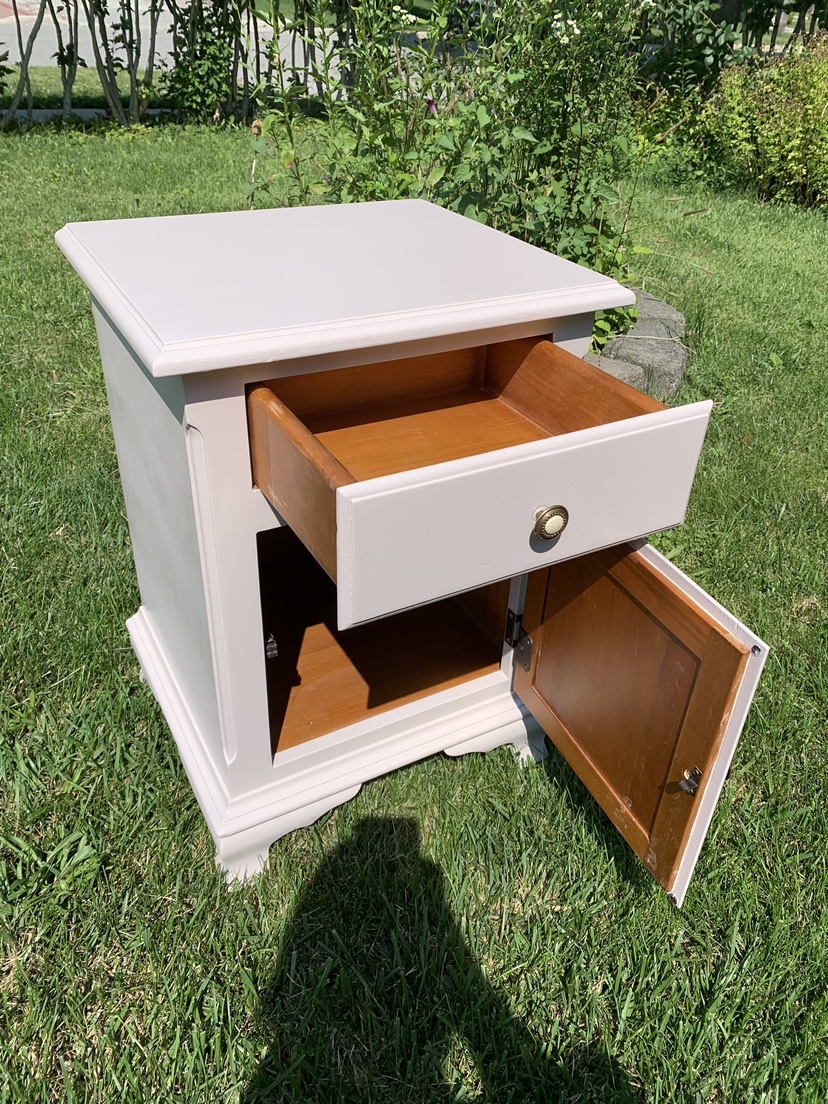 Cute Vintage Side Table - photo 4