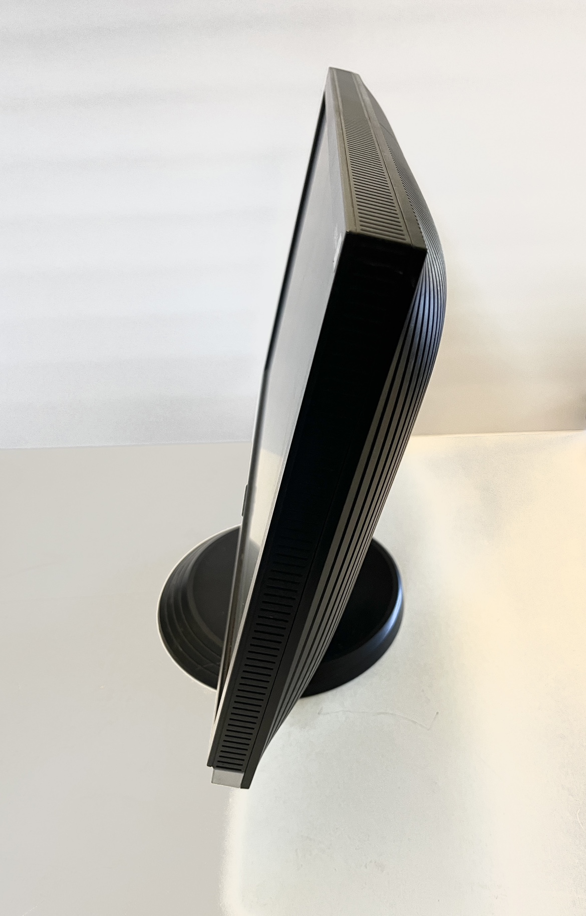 ViewSonic 20” Computer Monitor - with power and VGA cable image indicator(5)