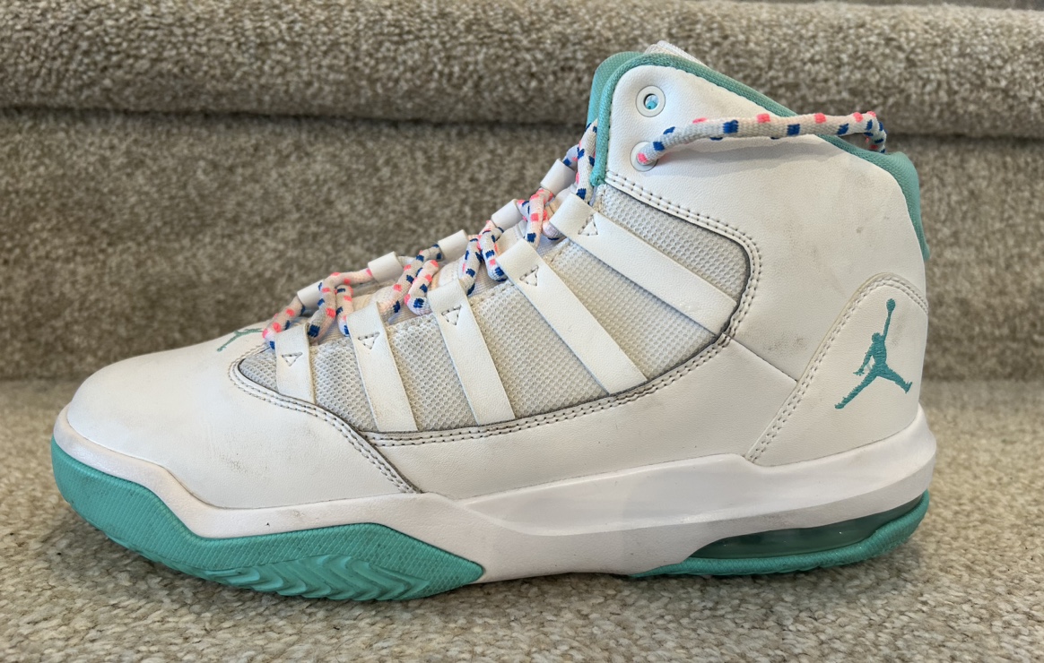 Nike Jordan Max Aura- ladies/youth/girls image indicator(2)