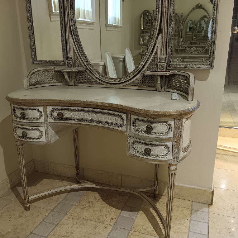 nice makeup table and chair