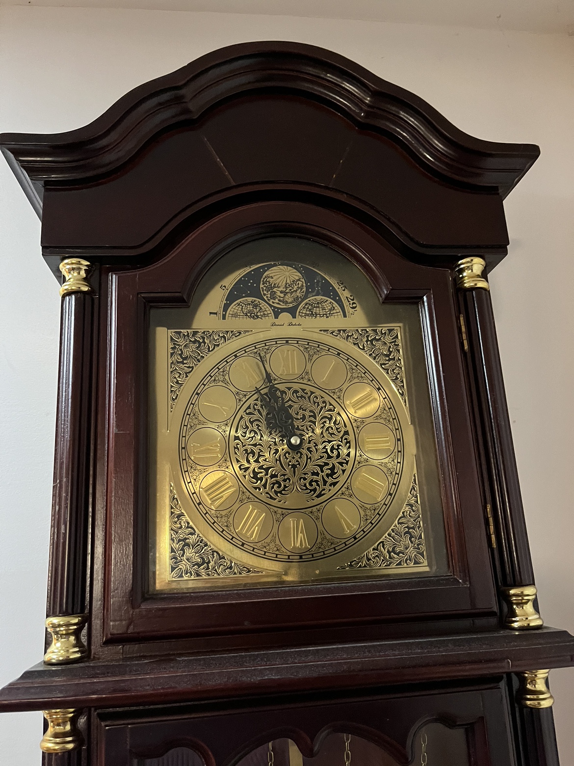 Grandfather’s  clock Daniel Dakota image indicator(2)