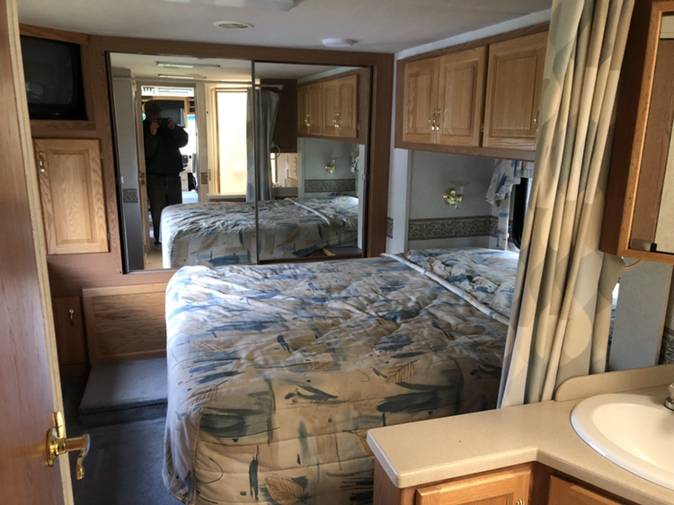 2001 36 feet Newmar Kountry Star Class A Motorhome - photo 2