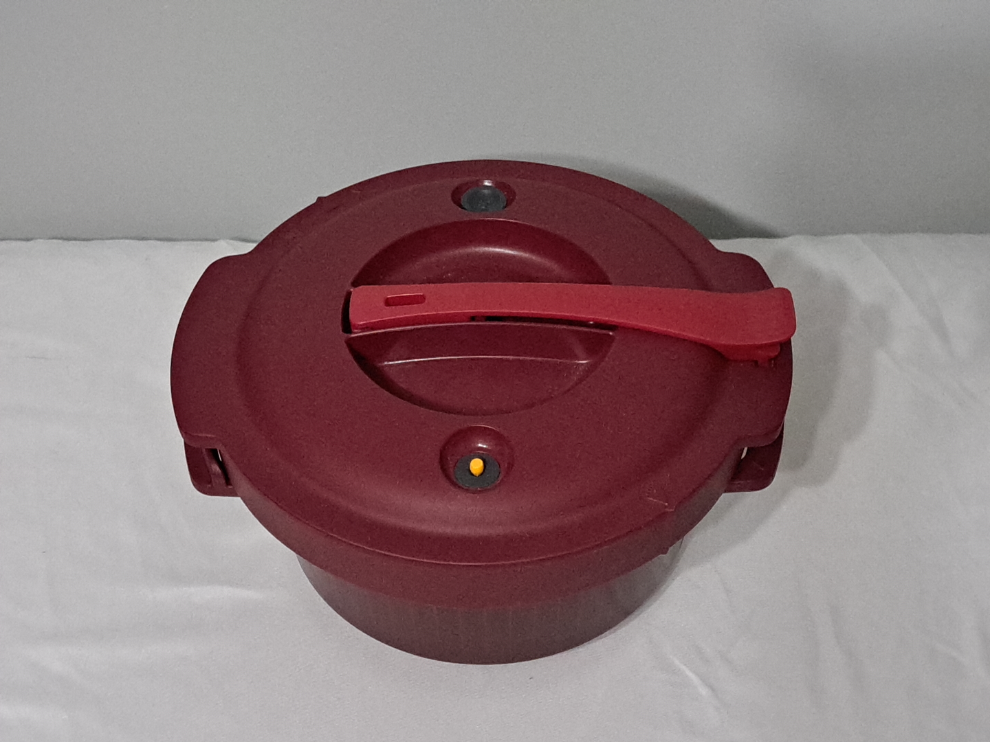 TUPPERWARE MICROWAVE PRESSURE COOKER - photo 2