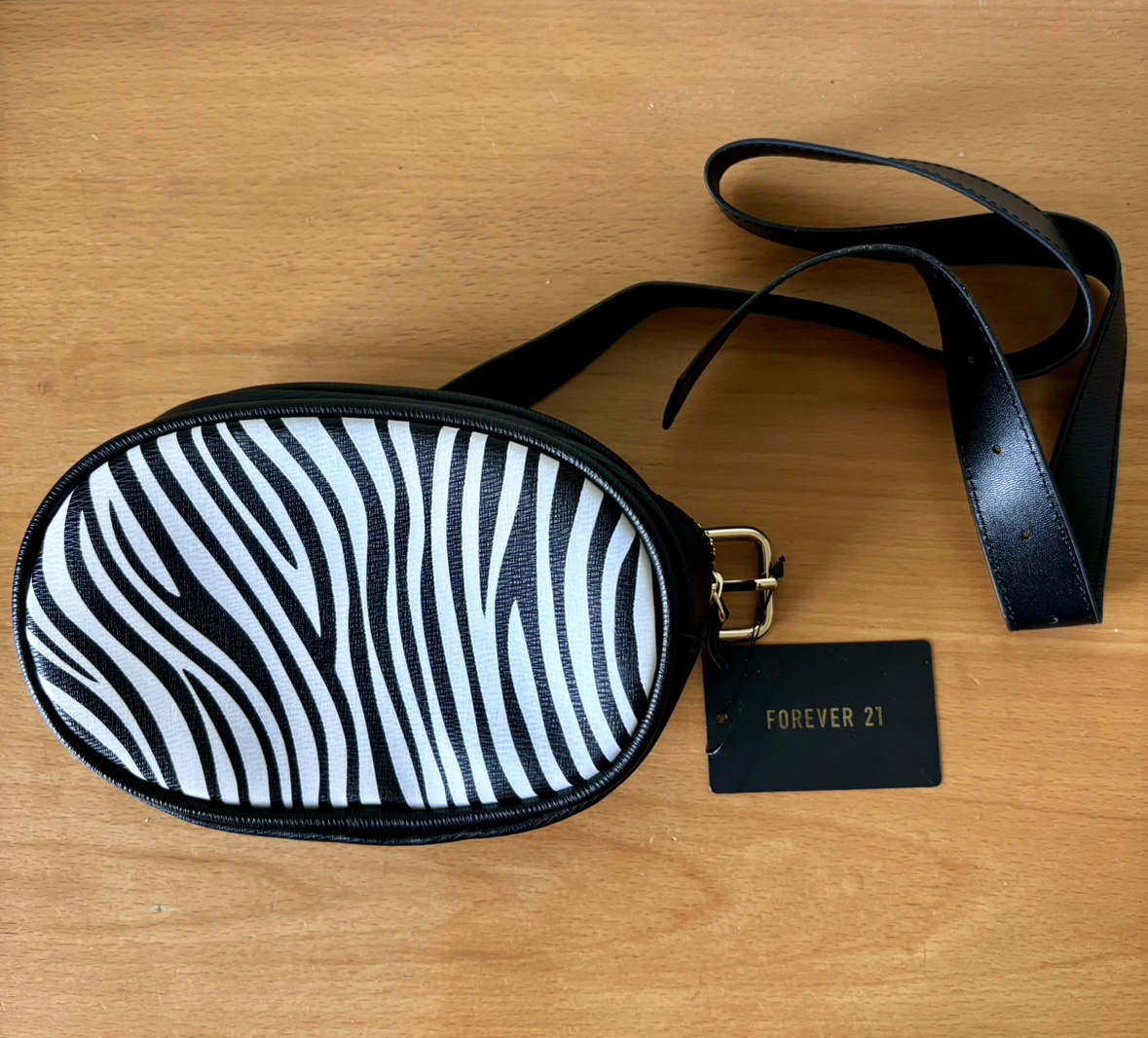 F21 zebra print fanny pack 🆕 image indicator(2)