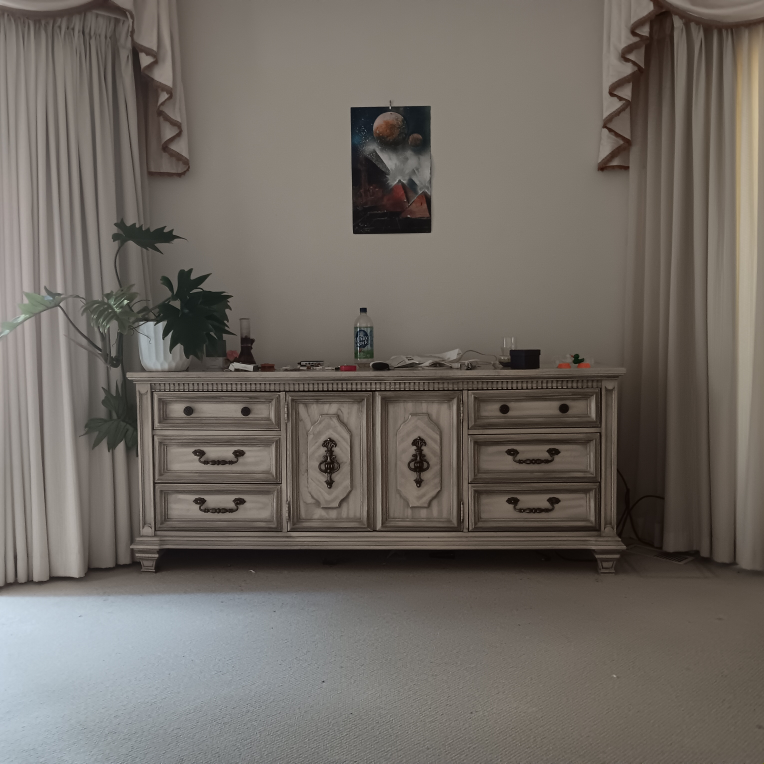 beautiful vintage dresser in exelent condition