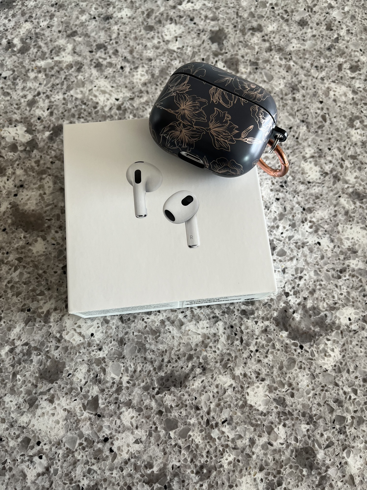 Apple AirPods *Authentic* 3rd Gen Mag Safe Charging Case
