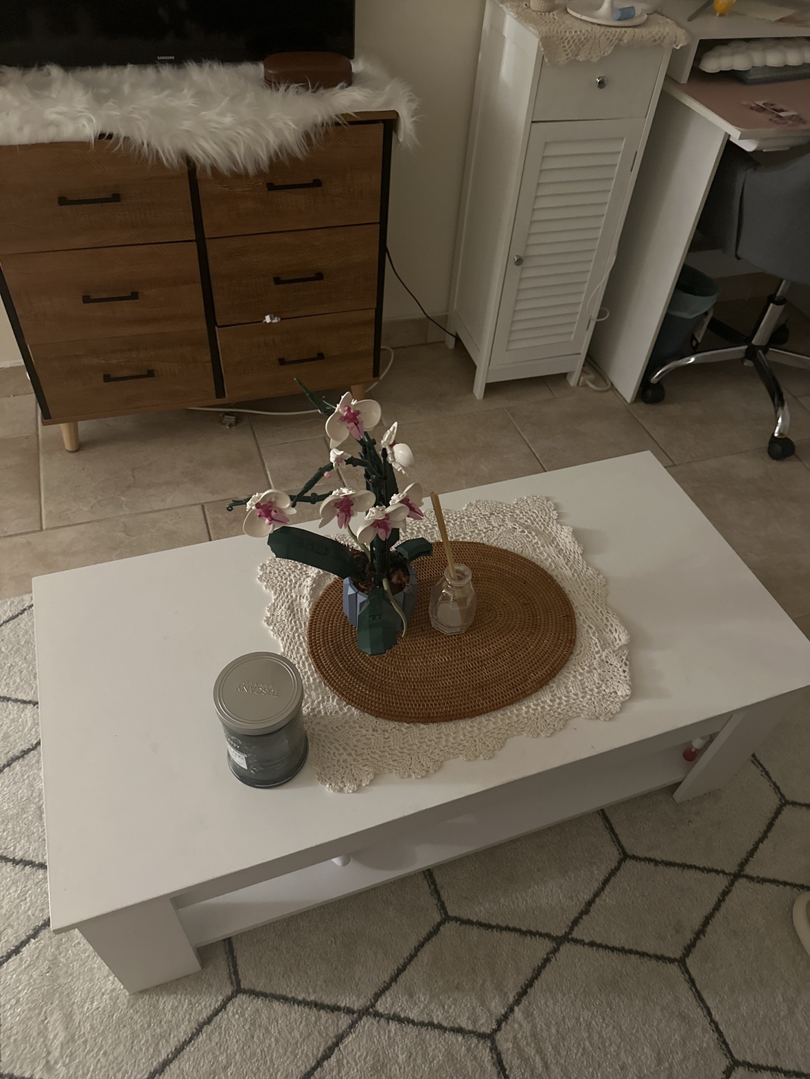 Lift top coffee table