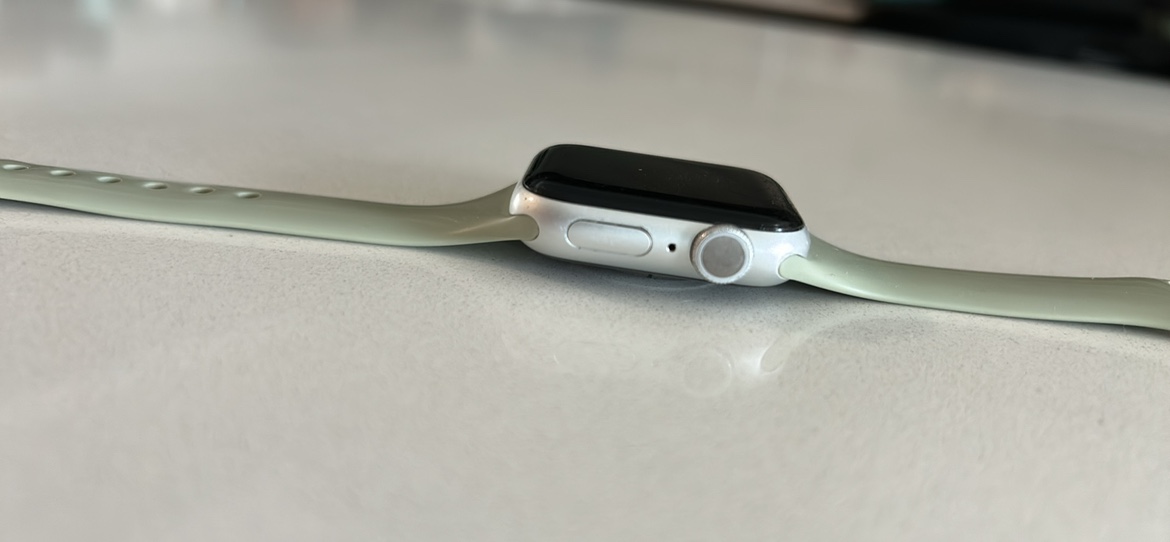 Apple Watch Series 5 w/ Free band - photo 3