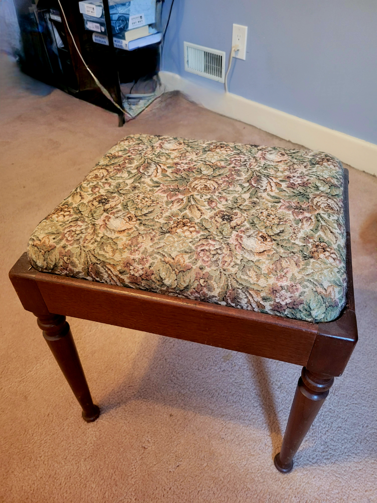 Pier1 Vanity with tapestry stool - photo 5