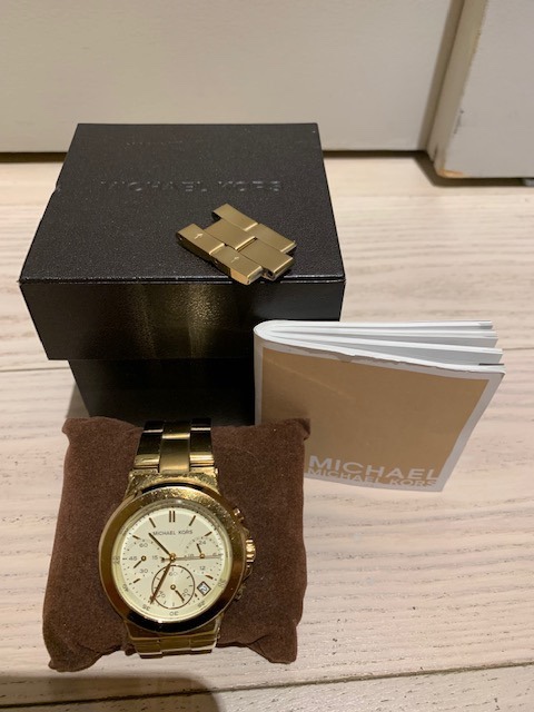 MK Gold watch image indicator(2)