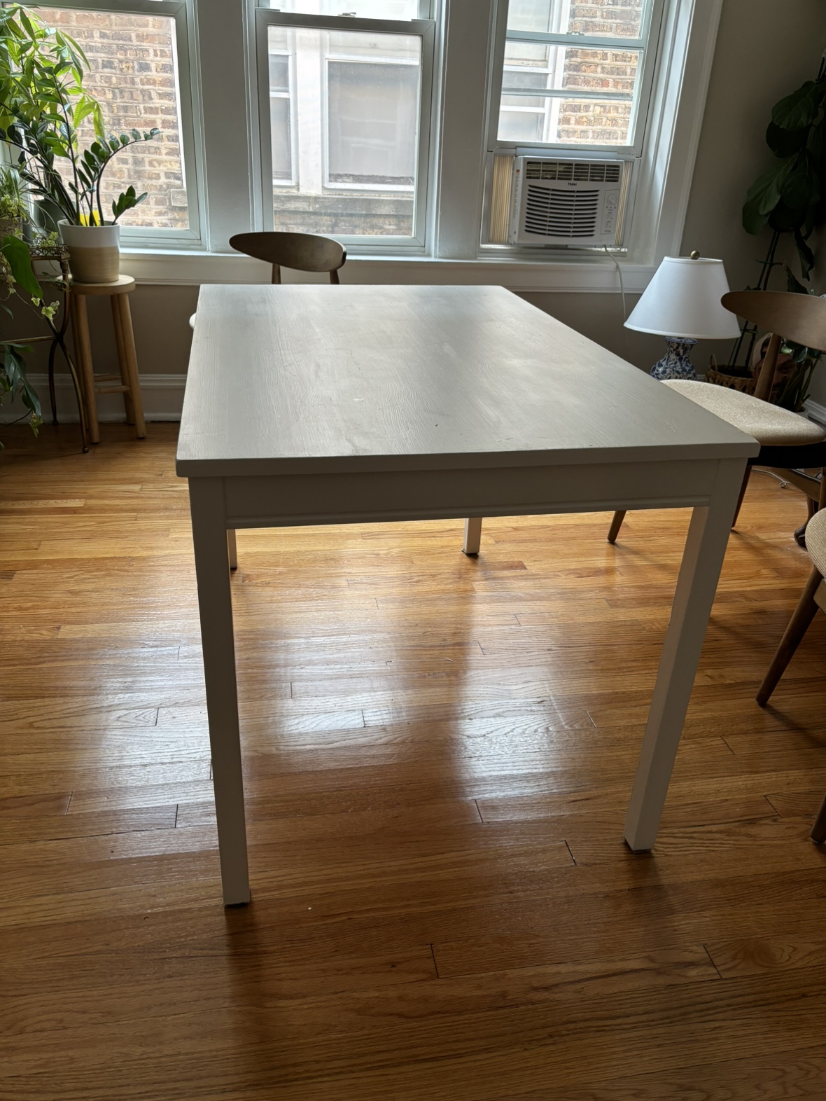 White dining table for 4 or 6 - photo 4