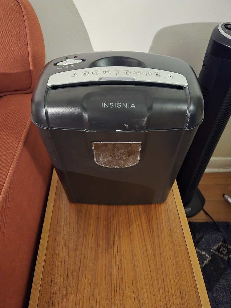 Insignia 6-Sheet Crosscut Shredder (NS-PS06CC)