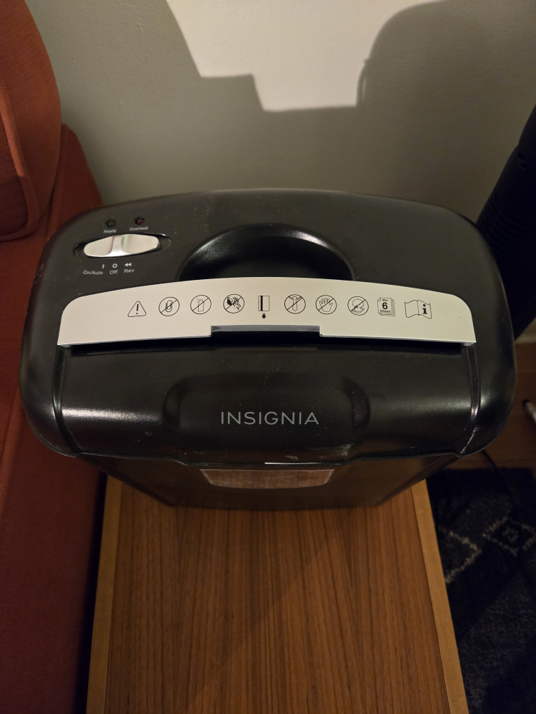 Insignia 6-Sheet Crosscut Shredder (NS-PS06CC) - photo 3