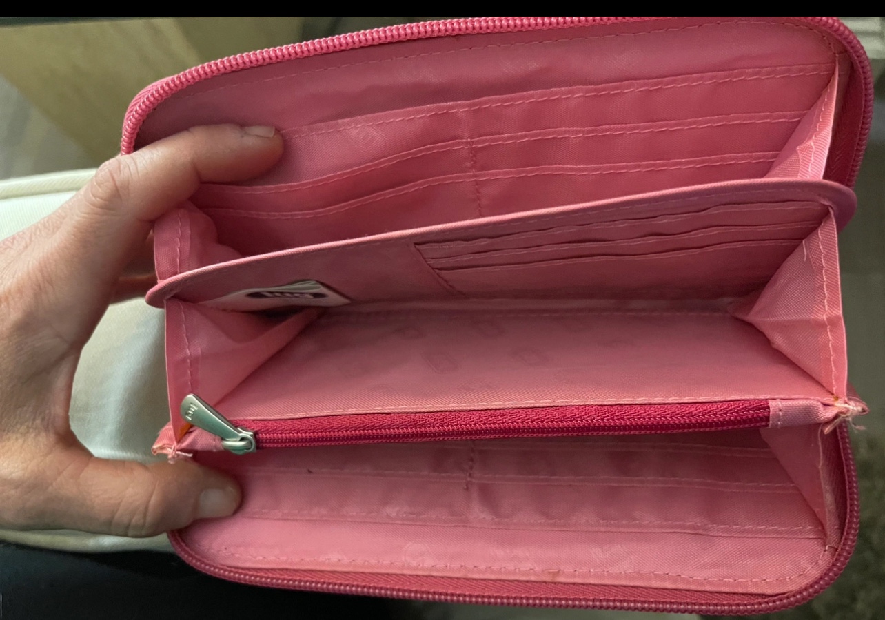 Lug Wallet image indicator(2)