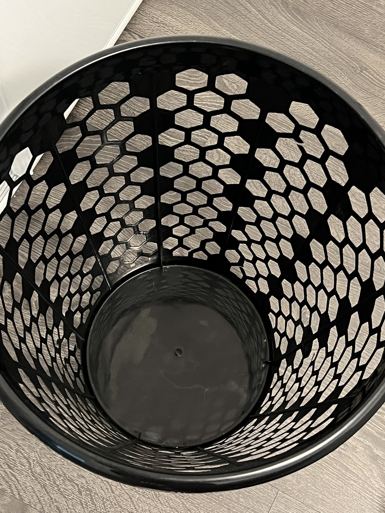 FREE laundry basket first come first serve - photo 2