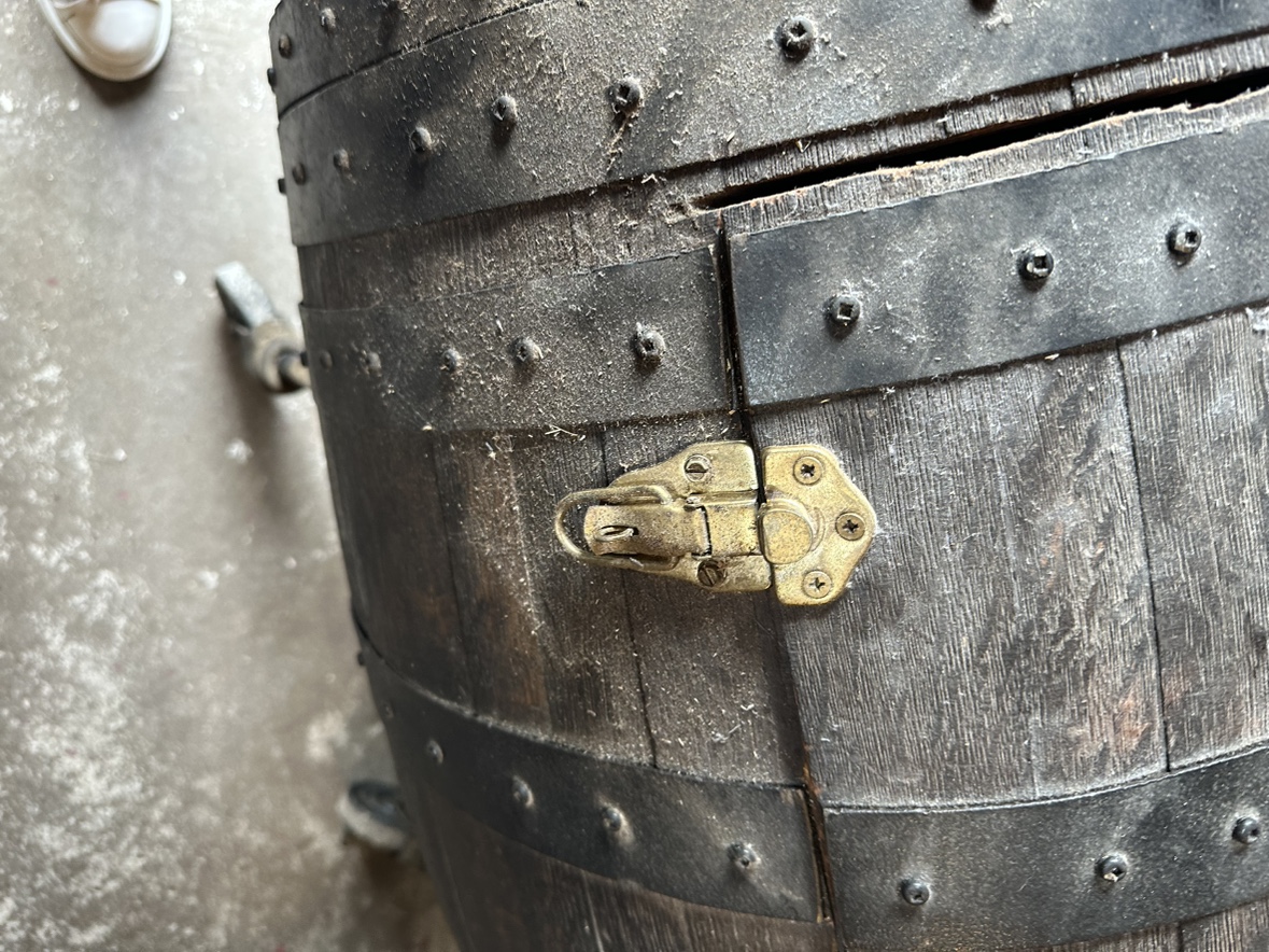 Canadian Antique Barrel with Lid - photo 2