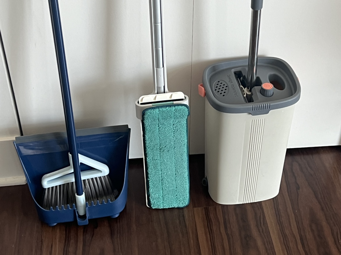 Mops and brooms with dust pan - photo 3