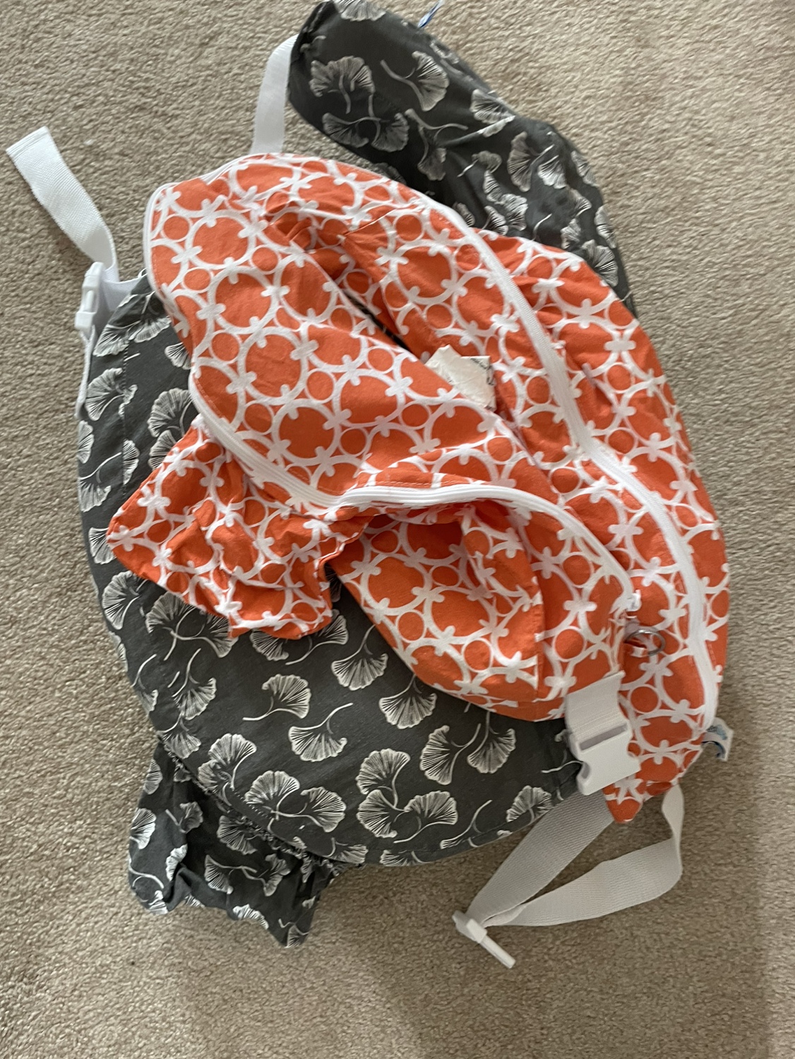 Nursing pillow with extra case image indicator(2)