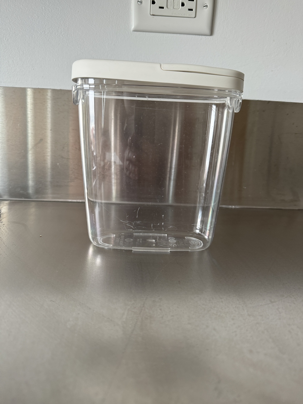 Storage container