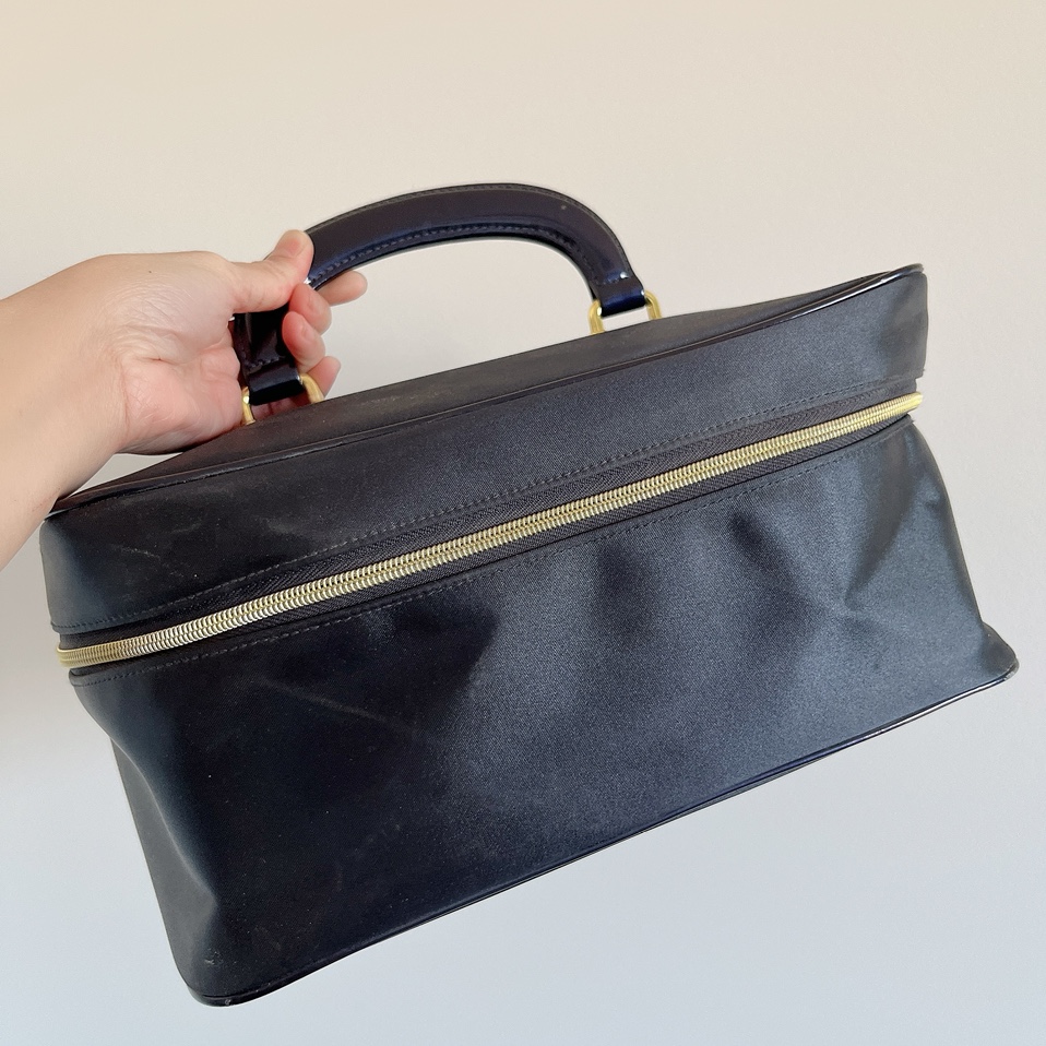 Estee Lauder makeup case, cosmetic bag image indicator(2)