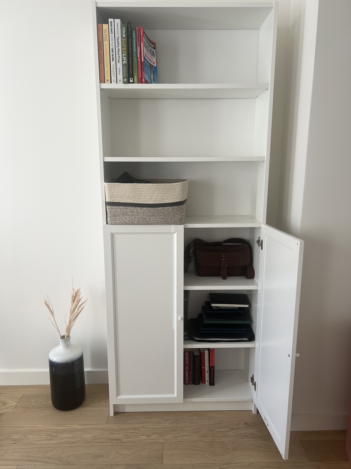White bookcase with doors - photo 2